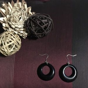 Black dangle earrings *FREE WITH PURCHASE